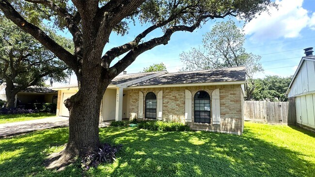 Building Photo - 4406 Kinloch Dr