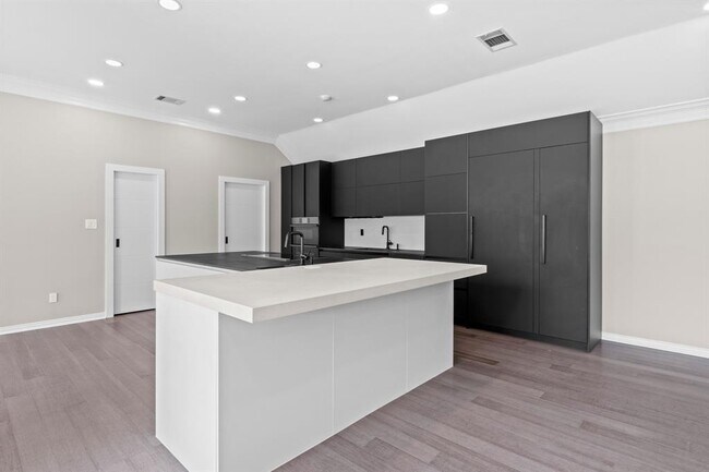 Building Photo - 9309 Bluegrass Dr