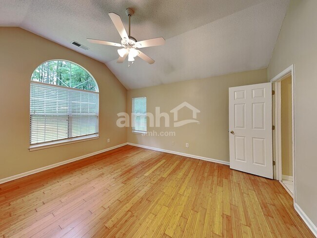 Building Photo - 68 Barrington Farms Pky