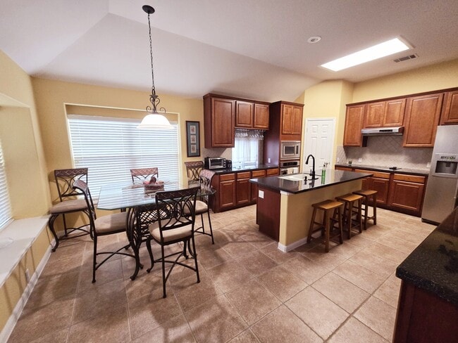 Building Photo - 10605 Lord Derby Dr