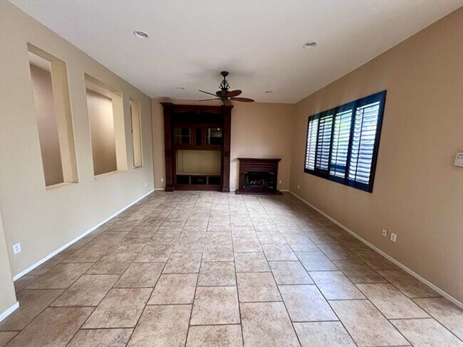 Building Photo - 5 bedroom Winchester home with a 3 car garage for LEASE!