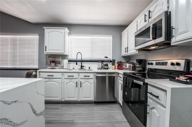 Building Photo - 7439 Trudy Ln