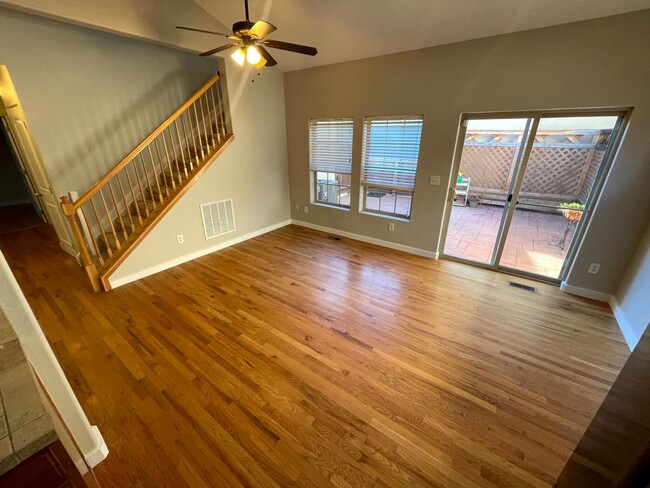 Building Photo - Cute Townhome In Stapleton! Master Suite! ...