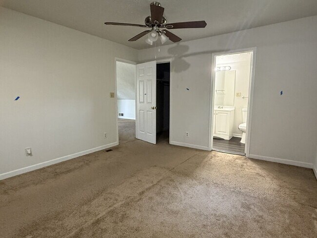 Building Photo - 8439 Lake Dr
