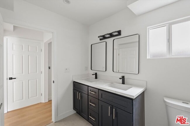 Building Photo - 3754 1/2 Veteran Ave