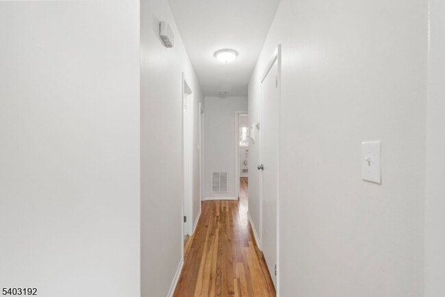 Building Photo - 19 Cooper Dr