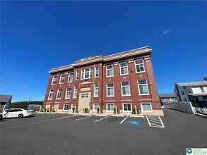 Building Photo - 216 Penn St