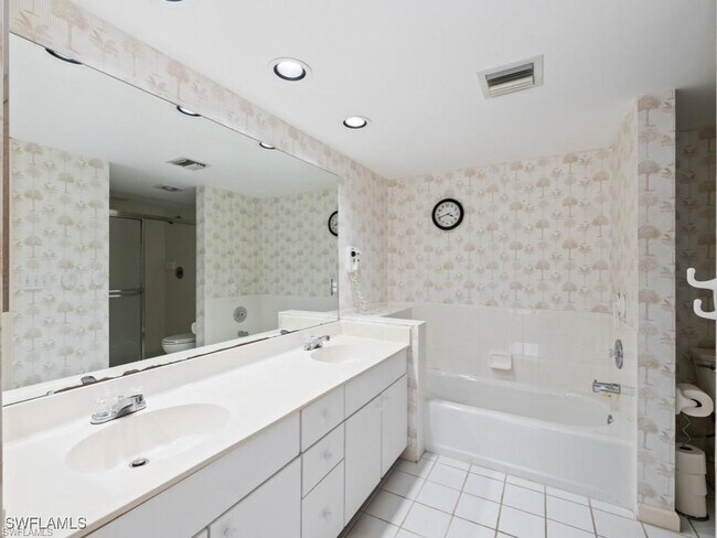 Building Photo - 4251 Lake Forest Dr