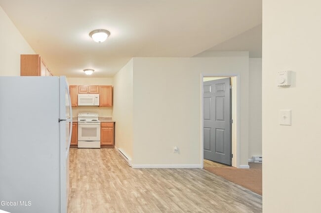 Building Photo - 281 Main St