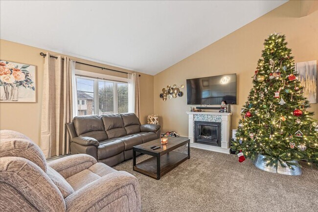 Building Photo - Immaculate 3 Bedroom & 2 Bathroom