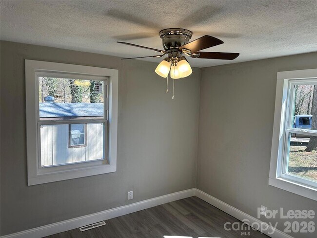 Building Photo - 209 Brookview Rd