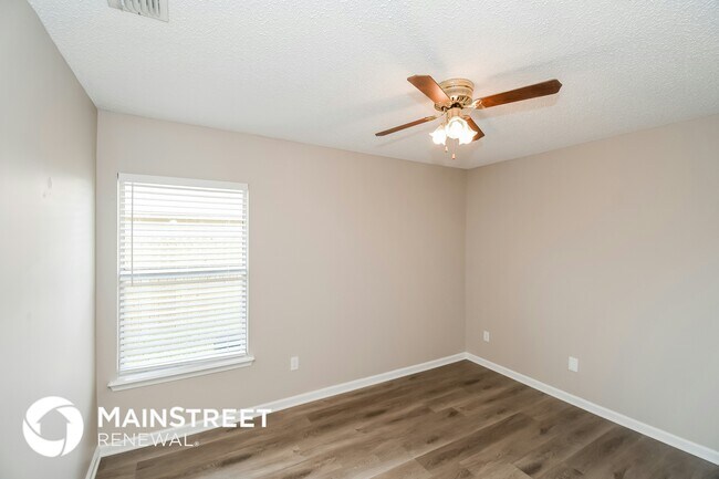 Building Photo - 13968 Crestwick Dr E