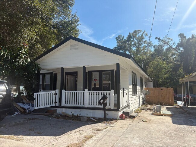 Building Photo - Single family home 5bed/3bath $1800/month ready now!