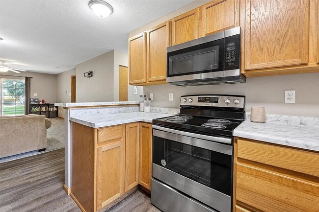 Building Photo - 2 Bed 2 Bath Condo for Rent in Marion!