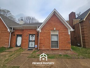 Building Photo - Charming 3-Bedroom Memphis Home with Vaulted Ceilings & Brick Fireplace
