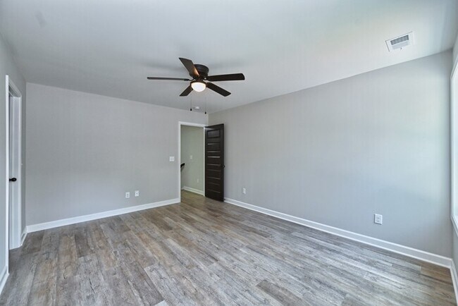 Building Photo - 146 N Trigg Ave