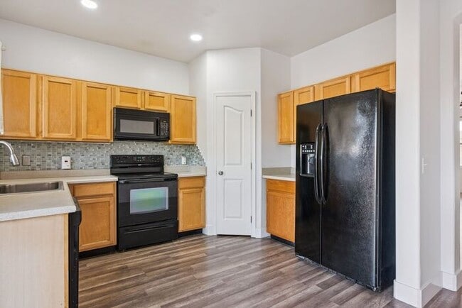 Building Photo - 10614 E Olla Ave