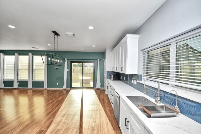 Building Photo - 16319 Autumn Leigh Dr