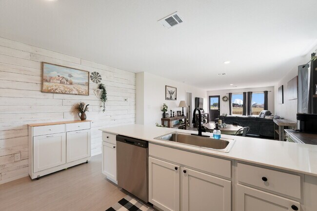 Building Photo - "NO RENT UNTIL SEP 1! Charming 4-Bedroom Oasis with 2 Full Baths in Converse - 1500 Sq Ft of Comf...