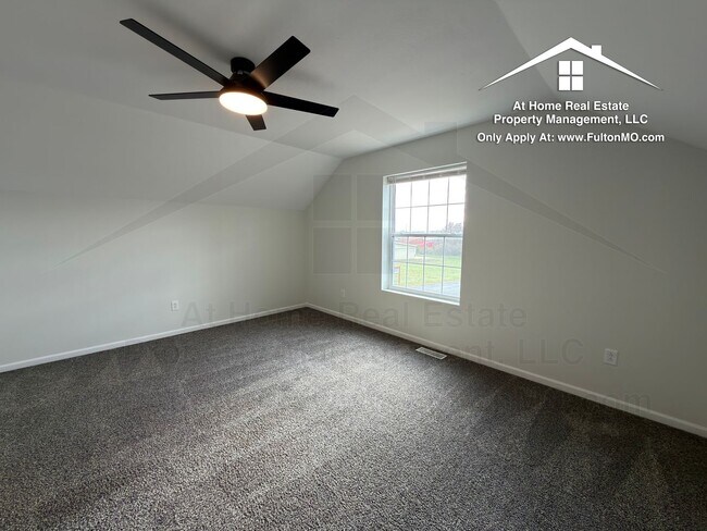 Building Photo - Greystone Court Duplex 1011-1013