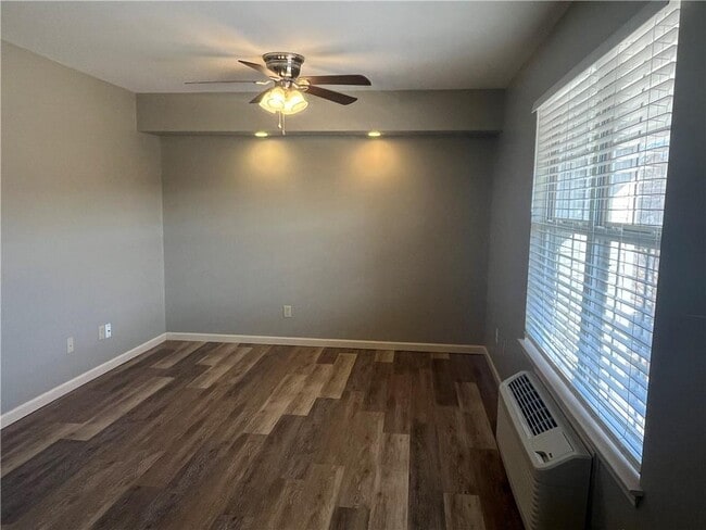 Building Photo - 802 W Tahlequah St