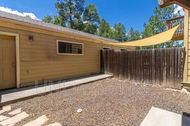 Building Photo - 1324 E Chubs Way