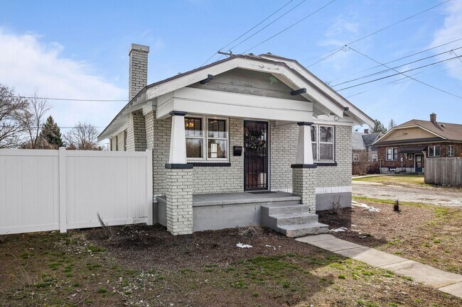 Building Photo - Remodeled 3BR/2BA Brick Bungalow - Fireplace, Finished Basement & Garage
