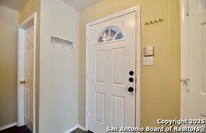 Building Photo - 9011 Hilltop Crossing Dr