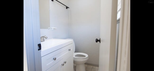 Building Photo - 906 Dosia Cir