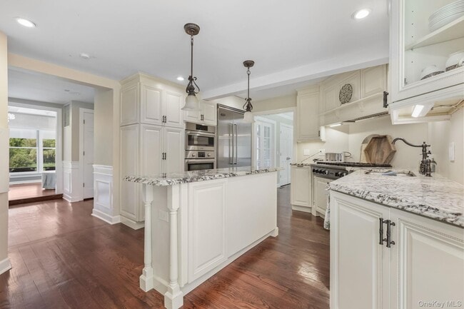 Building Photo - 777 Armonk Rd