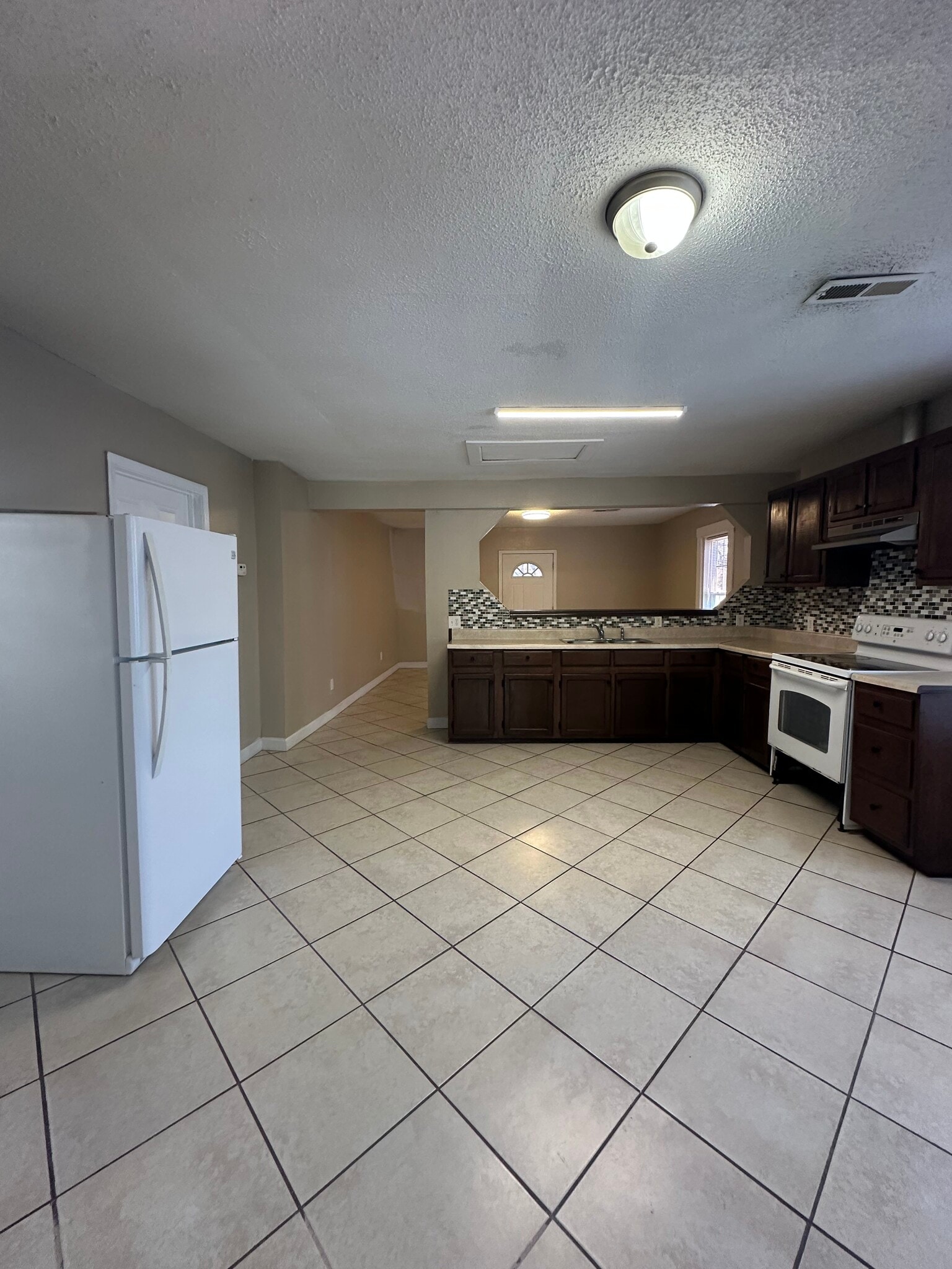 Building Photo - 407 Moir St