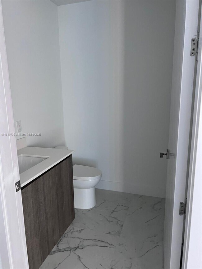 Building Photo - 17550 Collins Ave