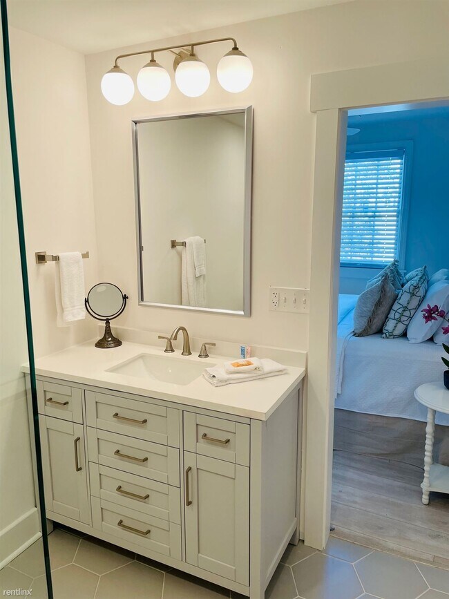 Building Photo - 2 br, 2 bath Duplex - 20 Rose Lane B UPSTAIRS