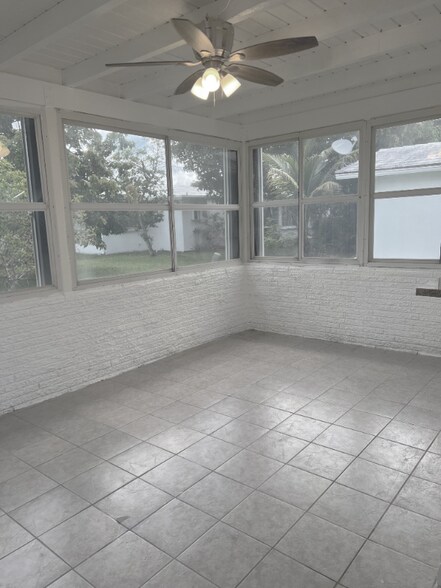 Building Photo - 8409 NW 59th Ct