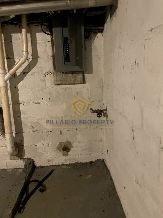 Building Photo - 926-928 N Tuxedo St.