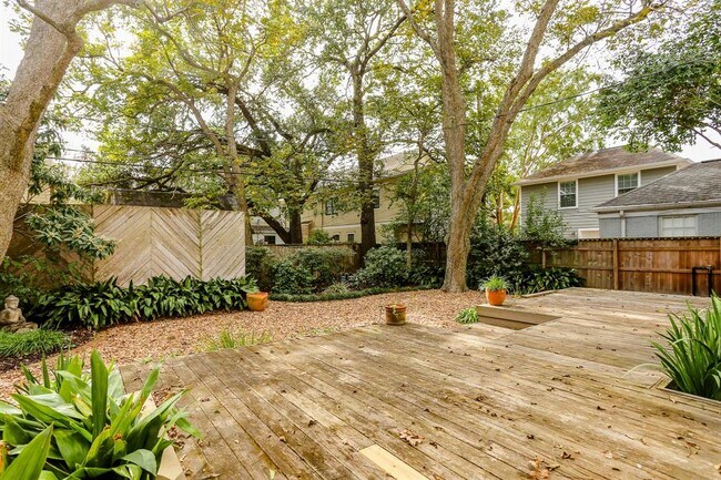 Building Photo - 3125 Wroxton Rd