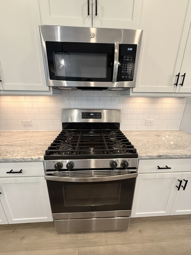 Building Photo - 704 Carraway Garden Dr
