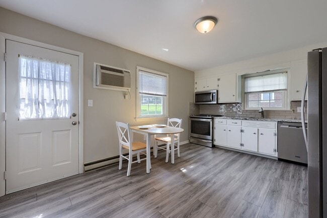 Building Photo - 131 Highview Dr