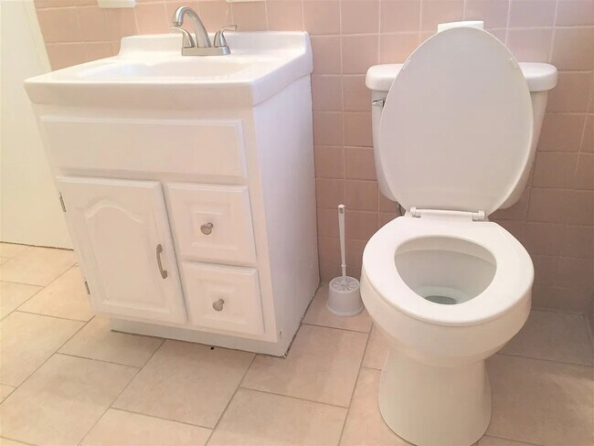 guest bathroom - 407 Collins Ave