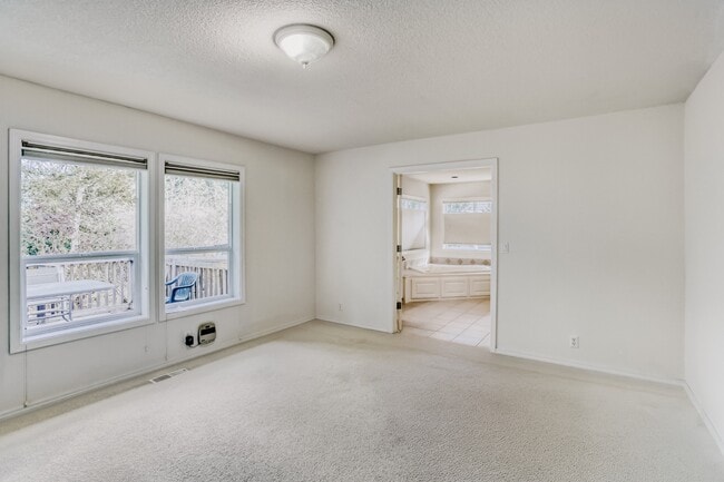 Building Photo - 374 NE 49th Ave