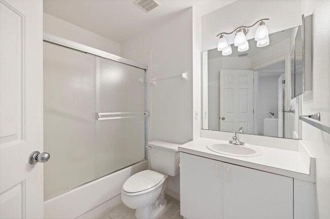 Building Photo - 841 Waterside Dr