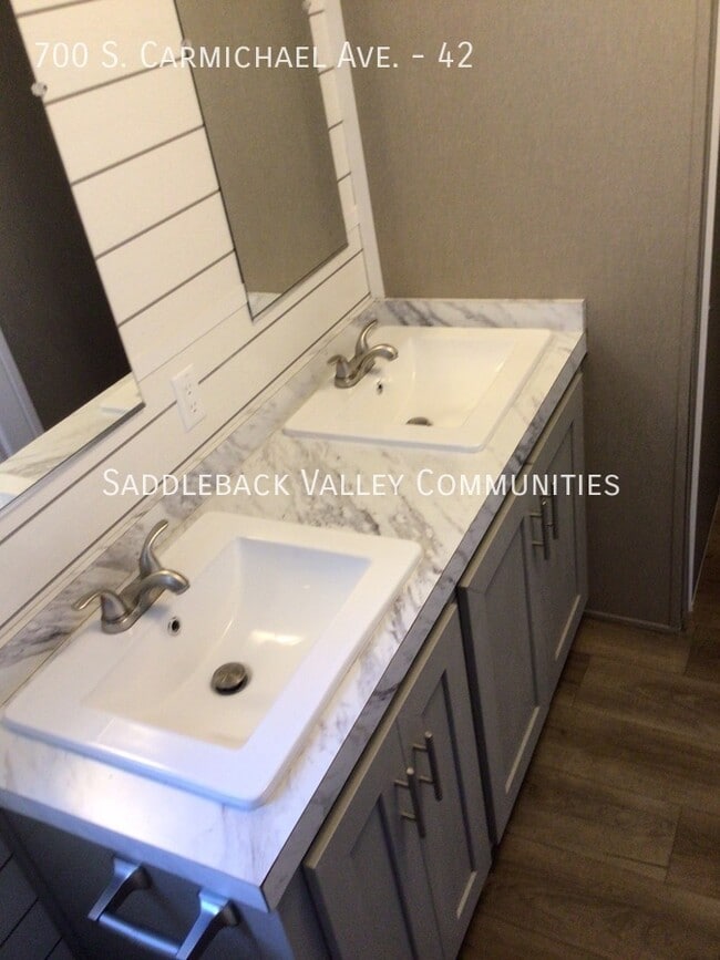 Building Photo - 700 S Carmichael Ave