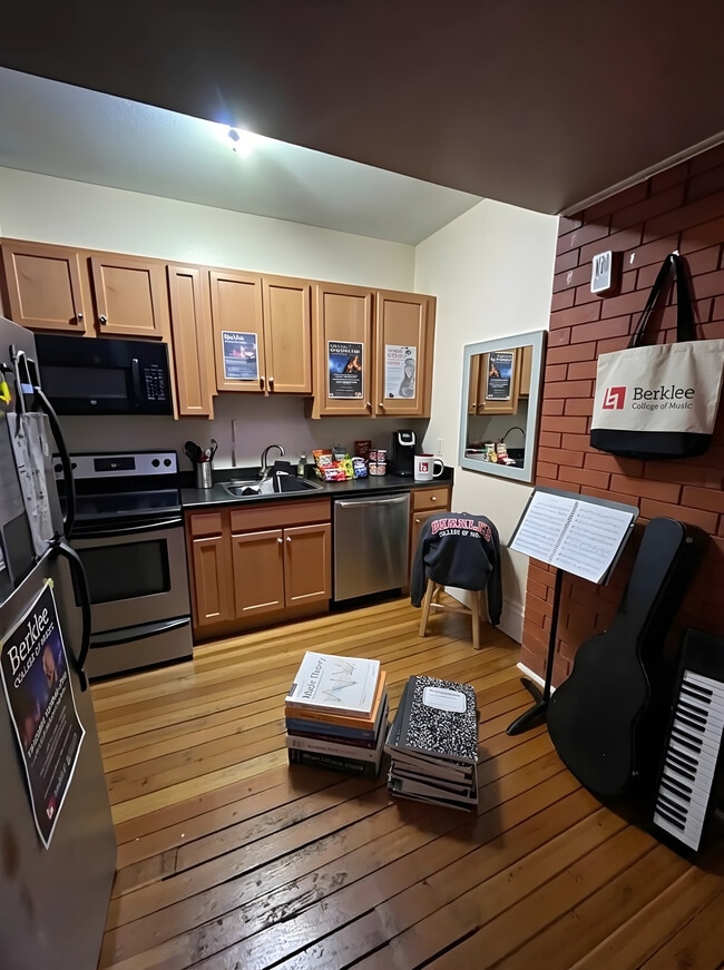 Building Photo - 52 Fenway