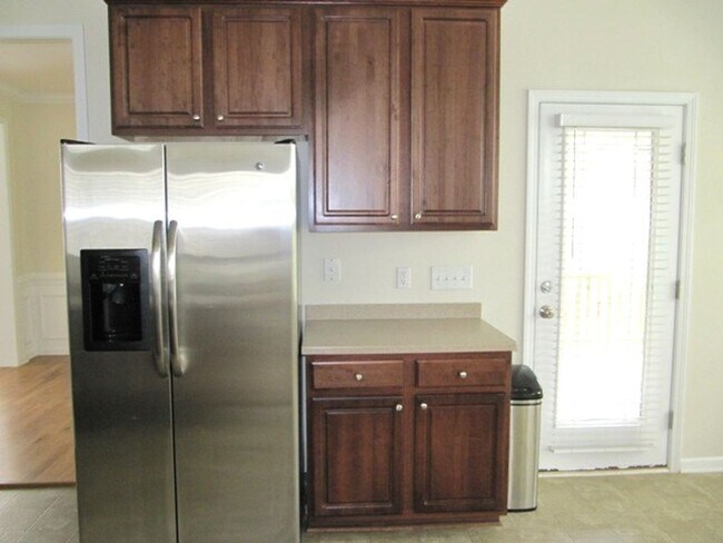 Building Photo - One Month Free Rent ! Discover your new ha...