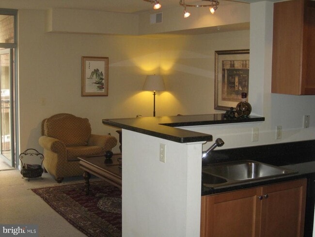 Building Photo - 851 N Glebe Rd