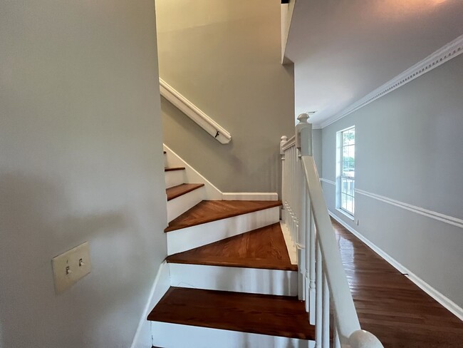 Building Photo - Charming Cul-de-Sac Home with Porch Swing ...