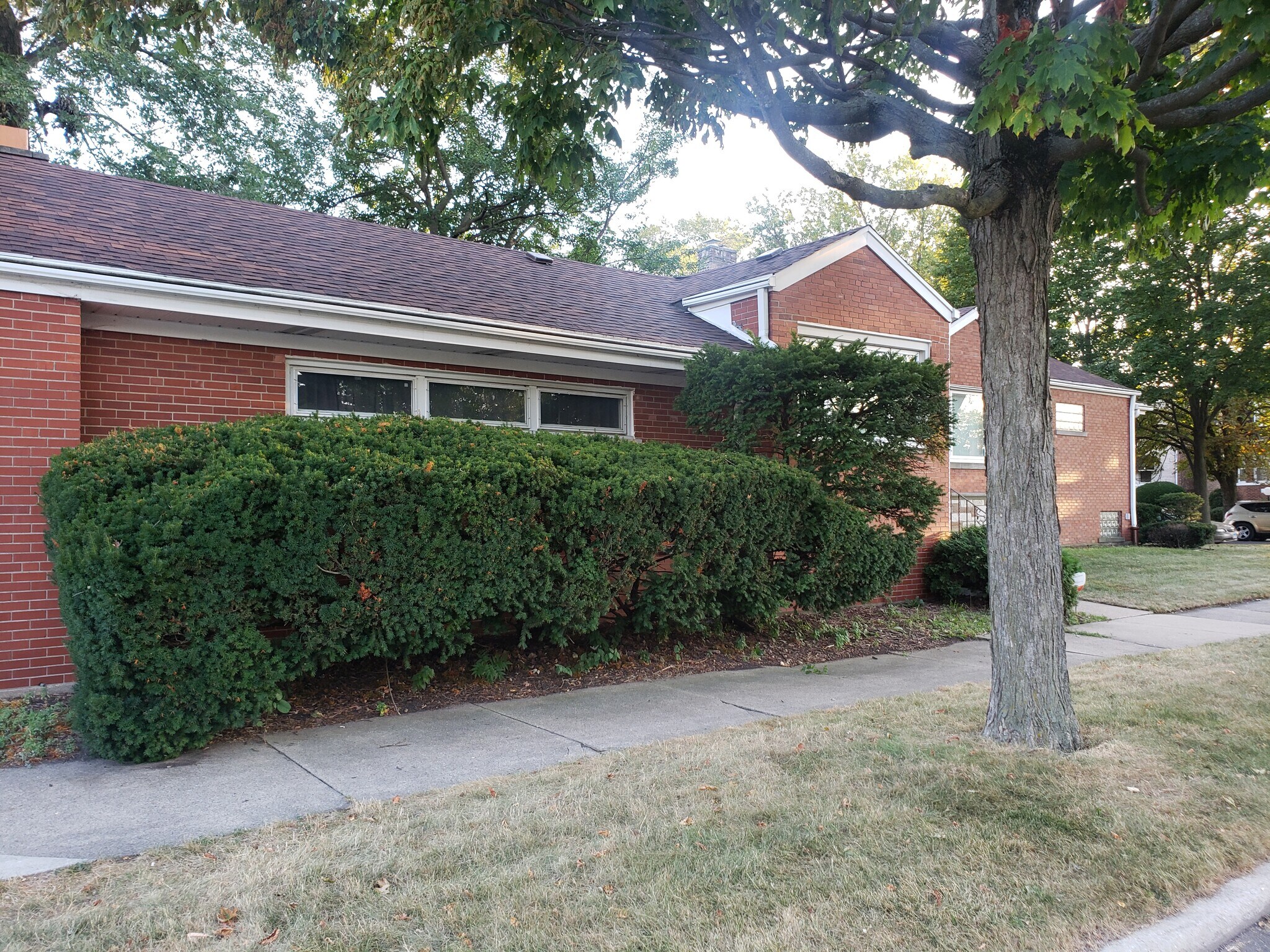 Building Photo - 9101 S Paxton Ave