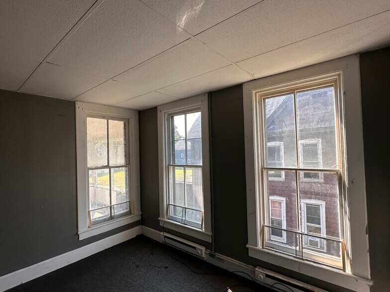 Building Photo - 917 Lake St