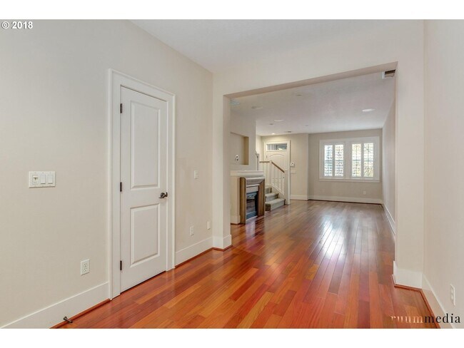 Building Photo - 658 SW Rustica Terrace