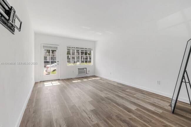 Building Photo - 635 8th St